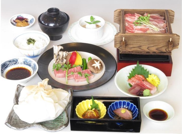 明智ゴルフ倶楽部　荘川ゴルフ場のグリーン周り