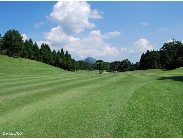 トライアルゴルフ＆リゾート　ＡＳＯ　ＣＯＵＲＳＥ（阿蘇東急）のコース風景